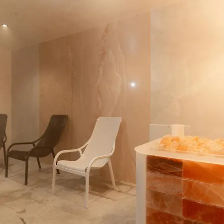 Atmosphere Balneo & 5* 파벨 반야