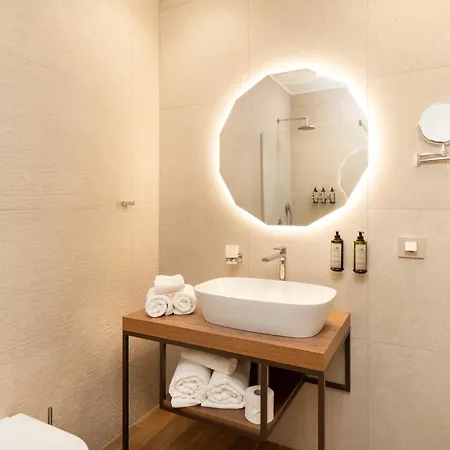 호텔 Atmosphere Balneo & 파벨 반야