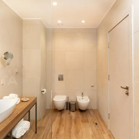 Atmosphere Balneo & 5* 파벨 반야