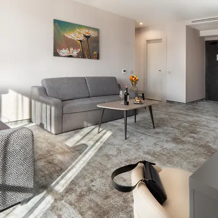 호텔 Atmosphere Balneo & 파벨 반야