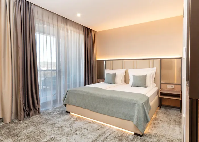 Atmosphere Balneo & מלון 5*