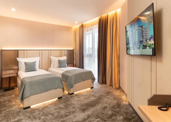 Atmosphere Balneo & פאבל באניה